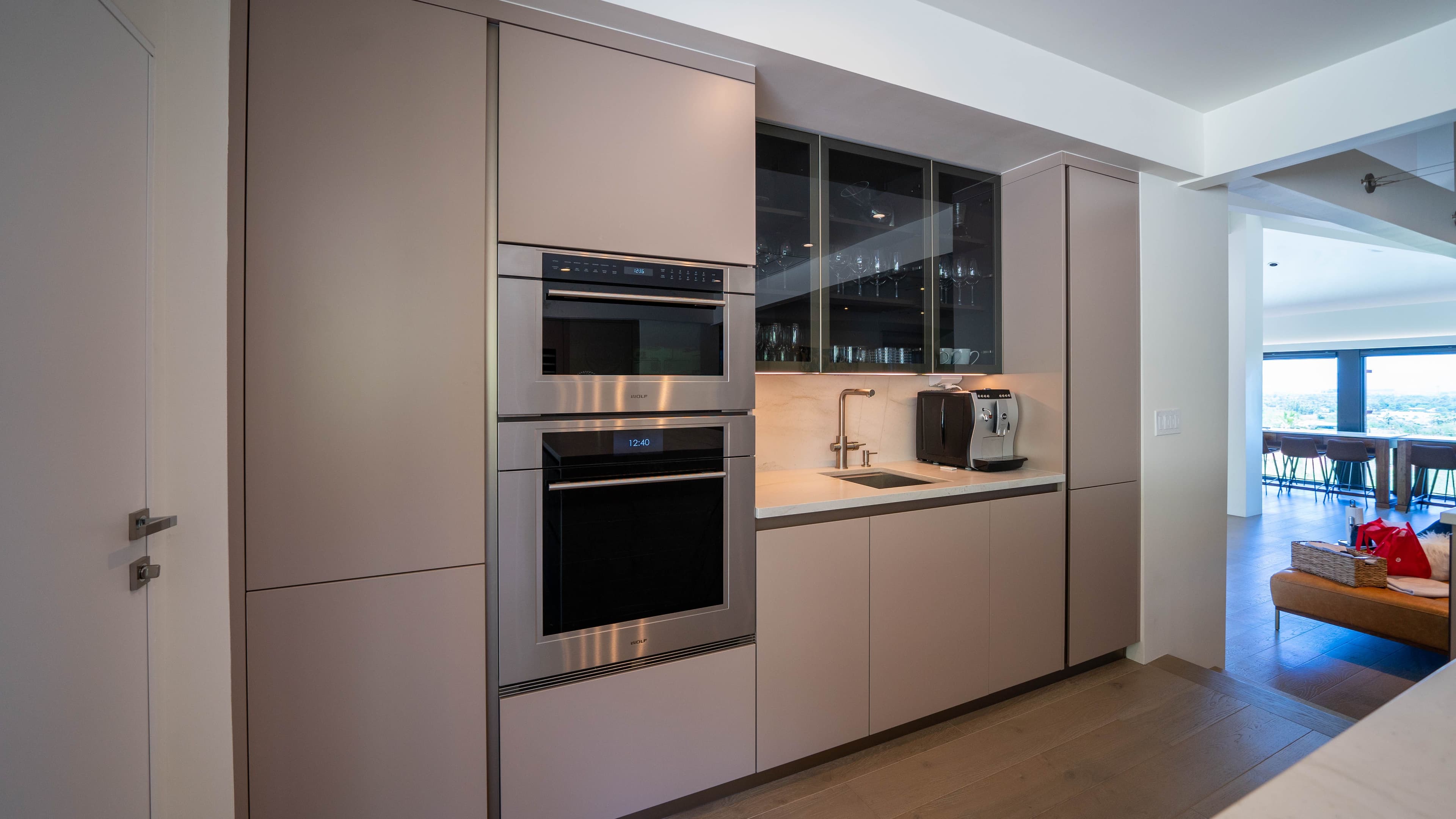 Modern Laris Kitchen featuring sleek cabinetry, stainless steel appliances, and a minimalist design, crafted by Febal Casa to showcase expert kitchen design and home remodeling.